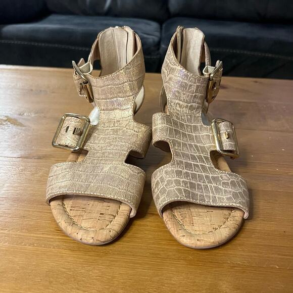 Donald Pliner Olive Wedge Sandals Size 5.5 Metallic Gold Rose - Picture 3 of 8